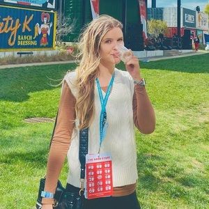 XS cream sweater vest